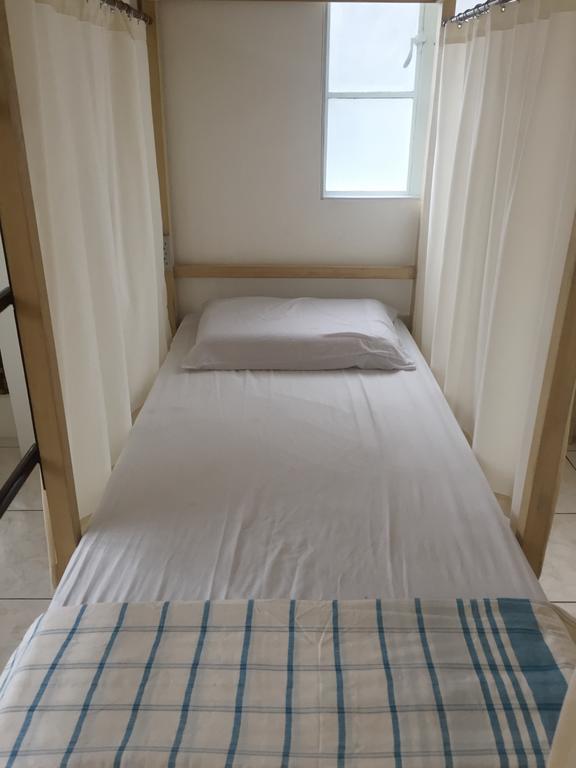 1 River Central Hostel Makati City Bilik gambar