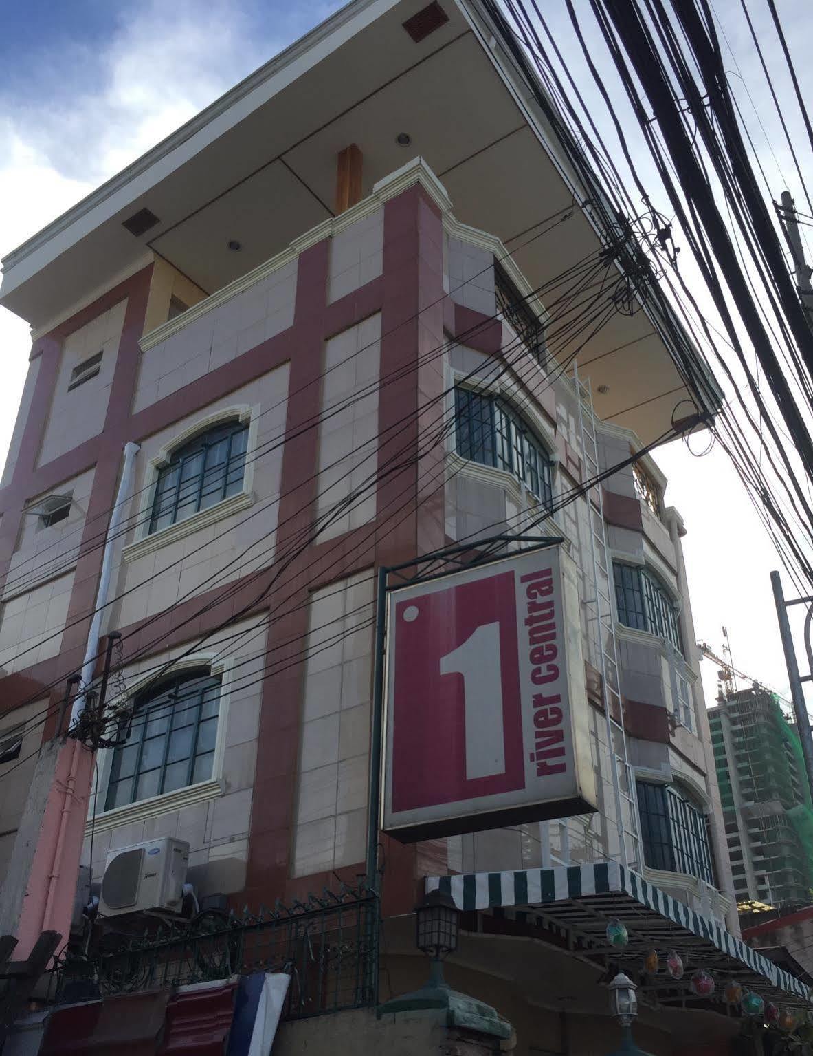 1 River Central Hostel Makati City Luaran gambar